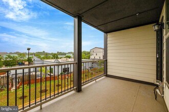 20941 Bluebird Sq in Countryside, VA - Building Photo - Building Photo