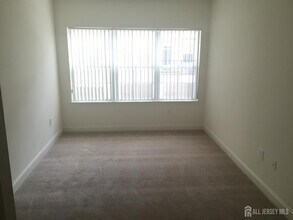 143 Gawron Ct in Sayreville, NJ - Building Photo - Building Photo