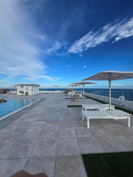 4020 Galt Ocean Dr, Unit 203 in Fort Lauderdale, FL - Foto de edificio - Building Photo