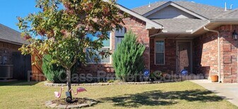 1113 Chestnut Creek Dr in Yukon, OK - Building Photo