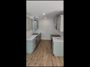 1350 N Parker St in Haskell, AR - Foto de edificio - Building Photo