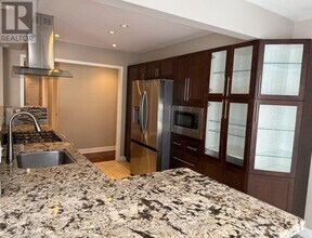 2636 Credit Valley Rd in Mississauga, ON - Building Photo - Building Photo