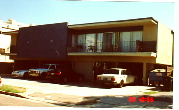 4412 Ventura Canyon Ave in Van Nuys, CA - Building Photo - Building Photo