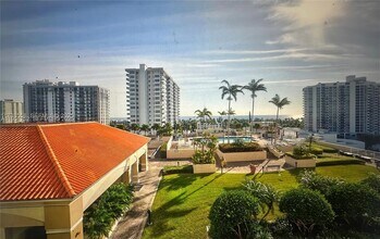 3020 NE 32nd Ave, Unit 817 in Fort Lauderdale, FL - Foto de edificio - Building Photo