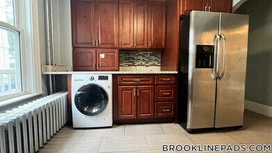 66 University Rd in Brookline, MA - Foto de edificio - Building Photo