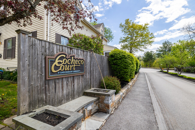 Cocheco Court in Dover, NH - Foto de edificio - Building Photo