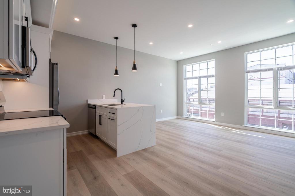 2401 Washington Ave in Philadelphia, PA - Building Photo