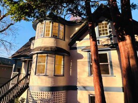 4117-4123-4123 SE Long St in Portland, OR - Building Photo