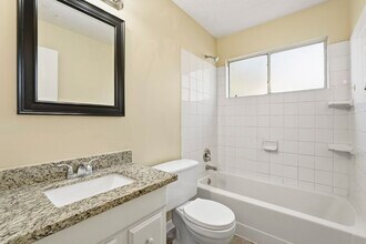 16235 Cutten Rd in Houston, TX - Building Photo - Building Photo