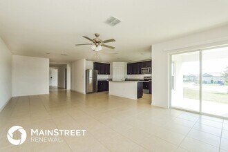 1689 Hideaway Flat St in Mascotte, FL - Foto de edificio - Building Photo