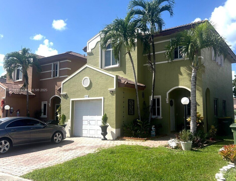 1064 NE 41st Ave in Homestead, FL - Building Photo