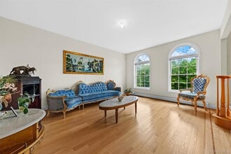 20 Goshen Rd in Chester, NY - Building Photo - Building Photo