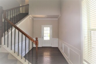 5196 Apple Grove Rd NE in Buford, GA - Foto de edificio - Building Photo