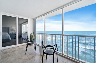 840 Ocean Dr, Unit 1105 in Juno Beach, FL - Foto de edificio - Building Photo