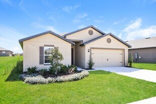 1635 Swan Lake Cir in Dundee, FL - Building Photo