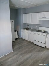 28 Crescent St in Ansonia, CT - Building Photo - Building Photo