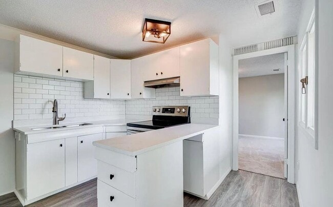 83 Crystal View Cir in Burnsville, MN - Building Photo - Building Photo