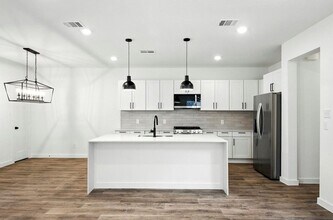 1793 Peach Creek Dr in Dayton, TX - Foto de edificio - Building Photo