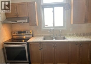 147 Activa Ave in Kitchener, ON - Building Photo - Building Photo