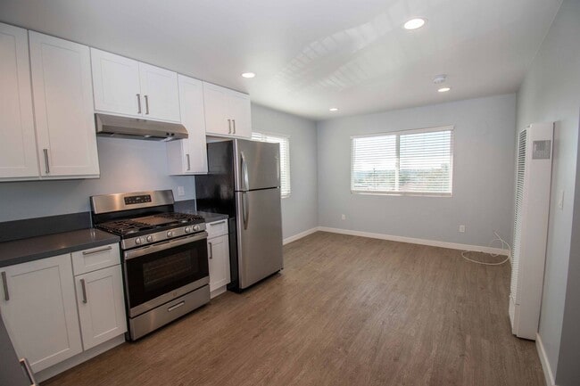 6648-6650 Bell Ct in San Diego, CA - Building Photo - Building Photo