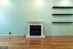 1523 Green St in Philadelphia, PA - Building Photo