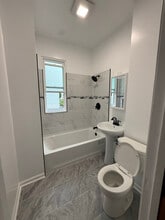 2446 N Luna Ave in Chicago, IL - Building Photo - Building Photo