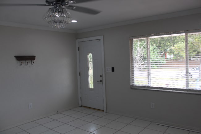 6100-6104 4th Ave S in St. Petersburg, FL - Foto de edificio - Building Photo