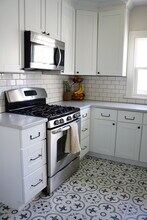 10010 Burton Ave in Bratenahl, OH - Foto de edificio - Building Photo