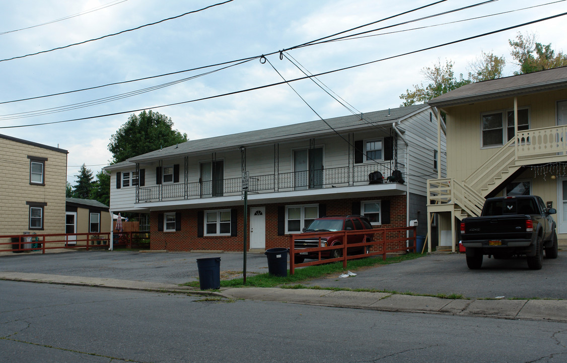 37 Winchester St in Frederick, MD - Building Photo