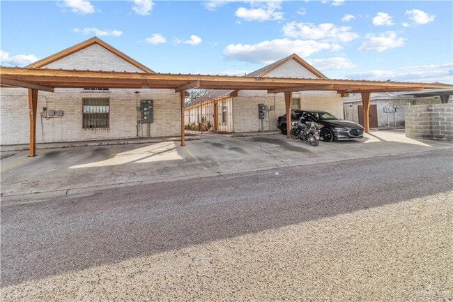 property at 6 West Dr