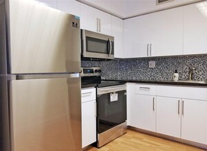3400 NE 192nd St, Unit 503 in Miami, FL - Building Photo - Building Photo