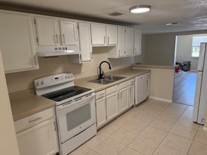 4317 78th St W in Bradenton, FL - Foto de edificio - Building Photo