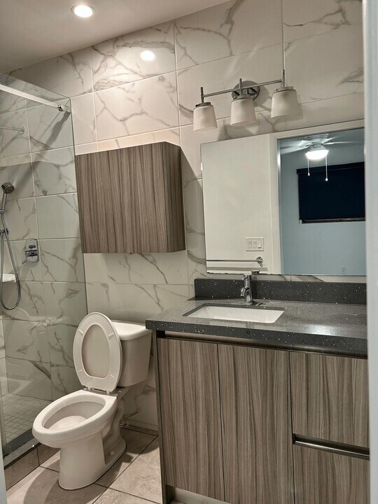 2241 N 56th Ave in Hollywood, FL - Building Photo