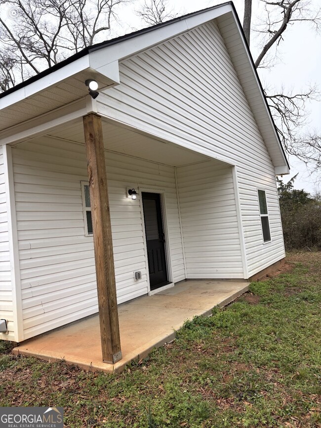 121 Johnson St in Barnesville, GA - Building Photo - Building Photo