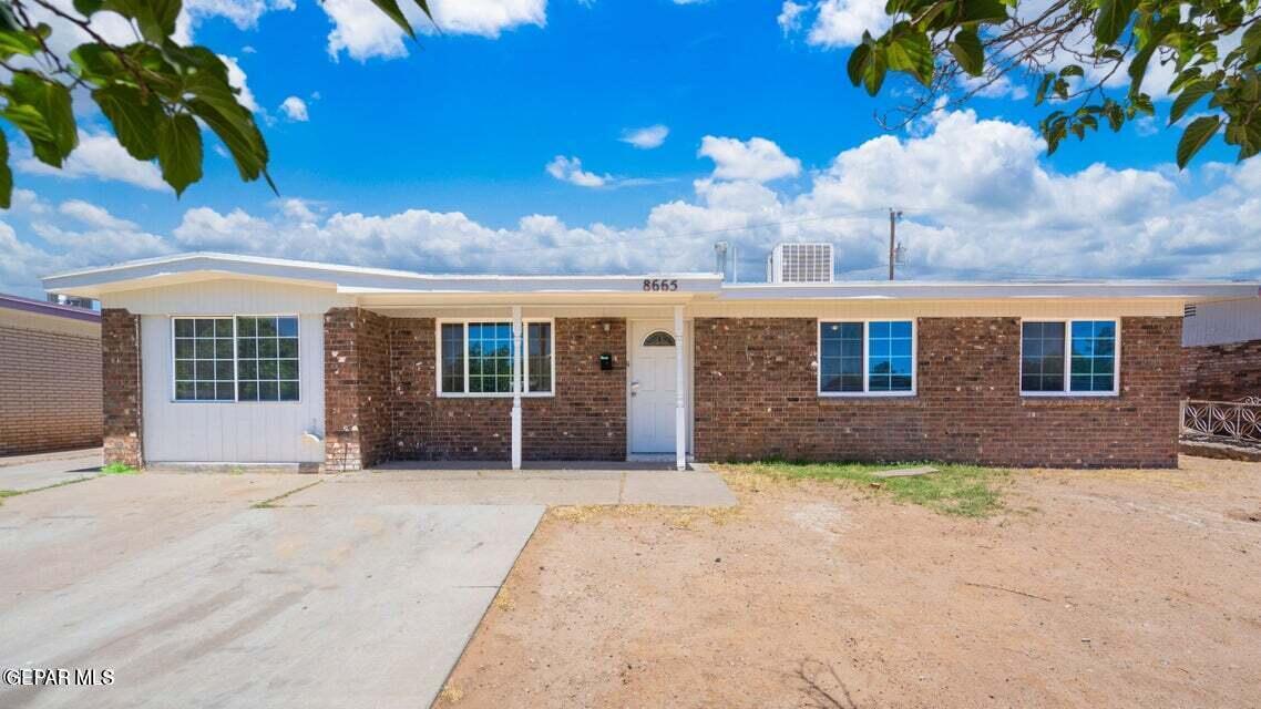 8665 Pedernales Dr in El Paso, TX - Building Photo
