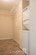 7331-7331 South Terwillegar Dr NW in Edmonton, AB - Building Photo - Building Photo