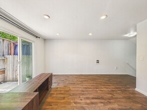 2444 Frances St in Oakland, CA - Building Photo - Building Photo
