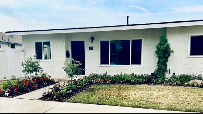 3371 Catalina St in Los Alamitos, CA - Building Photo - Building Photo
