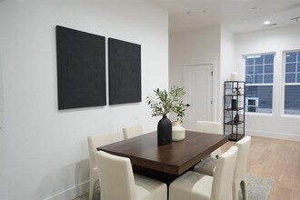 629 N Tyler St in Dallas, TX - Foto de edificio - Building Photo