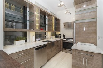 315 7th Ave-Unit -6A in New York, NY - Building Photo - Building Photo