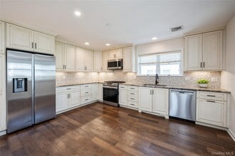 138 Woodside Ave in Harrison, NY - Building Photo - Building Photo