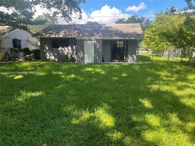 3266 William Ave in Miami, FL - Building Photo - Building Photo