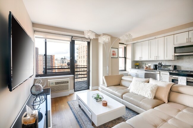 784 Columbus Ave in New York, NY - Building Photo - Building Photo