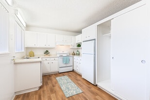 Garden Club Apartments