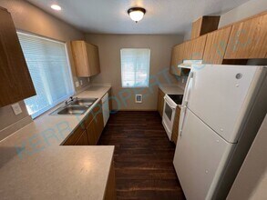 15514 SE Stark St in Portland, OR - Building Photo - Building Photo