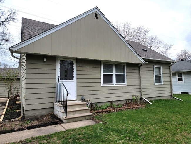 property at 2005 Longview Dr