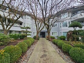 2700 McCallum Rd in Abbotsford, BC - Building Photo