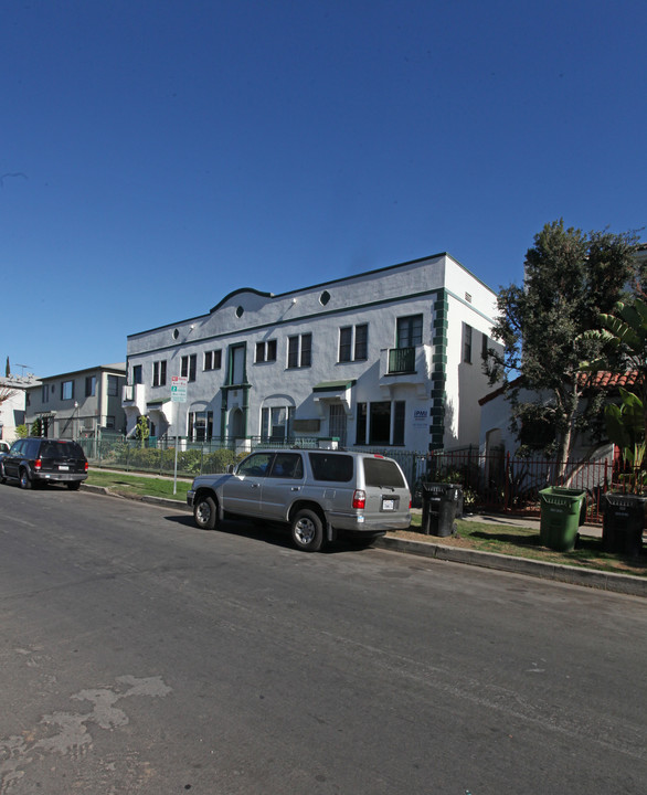 1128 N New Hampshire Ave in Los Angeles, CA - Building Photo