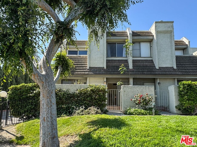 11730 Moorpark St in Los Angeles, CA - Building Photo - Building Photo