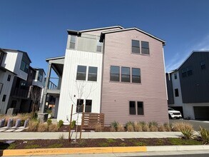 1436 Waterside Ln in Rohnert Park, CA - Building Photo - Building Photo